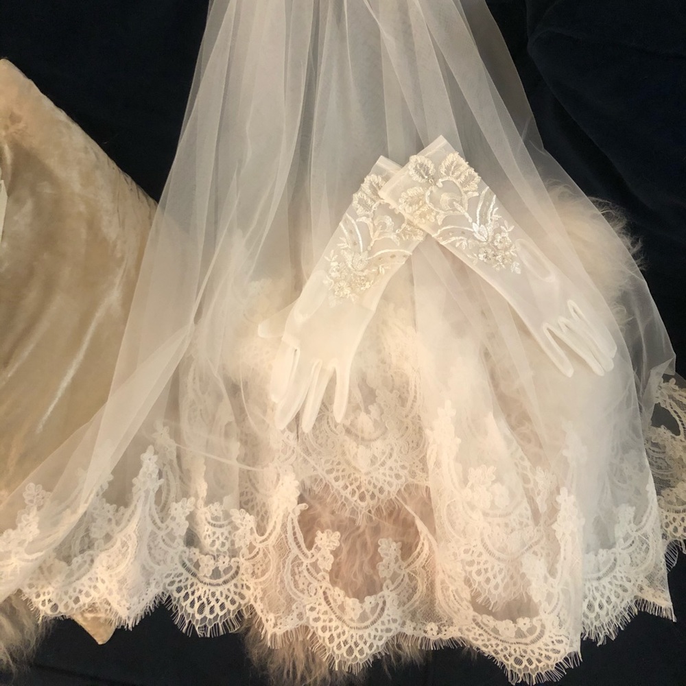 Brand new lace tulle wedding veil with gloves